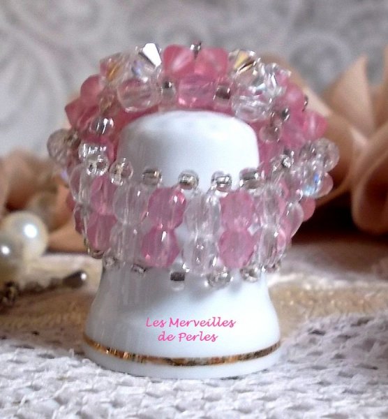 Anel Rosa Cintilante com facetas de cristais Swarovski e fiadeiras