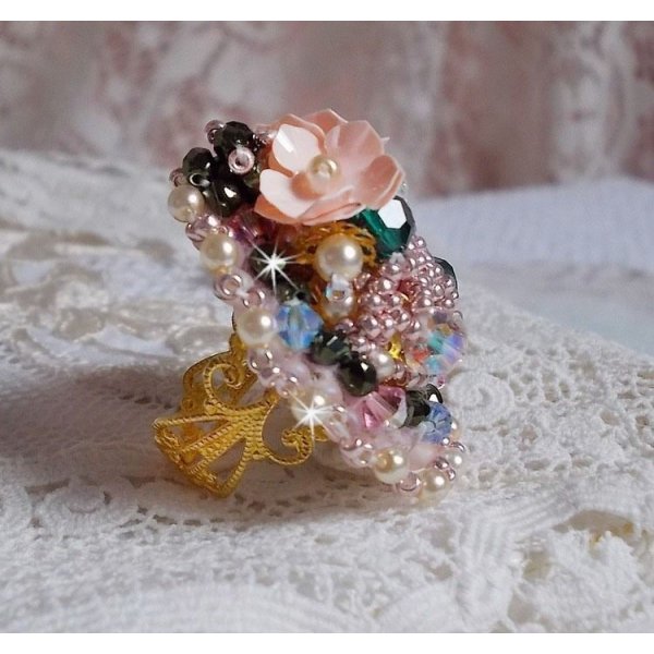 Anel boémio bordado com cristais Swarovski, facetas e missangas Miyuki