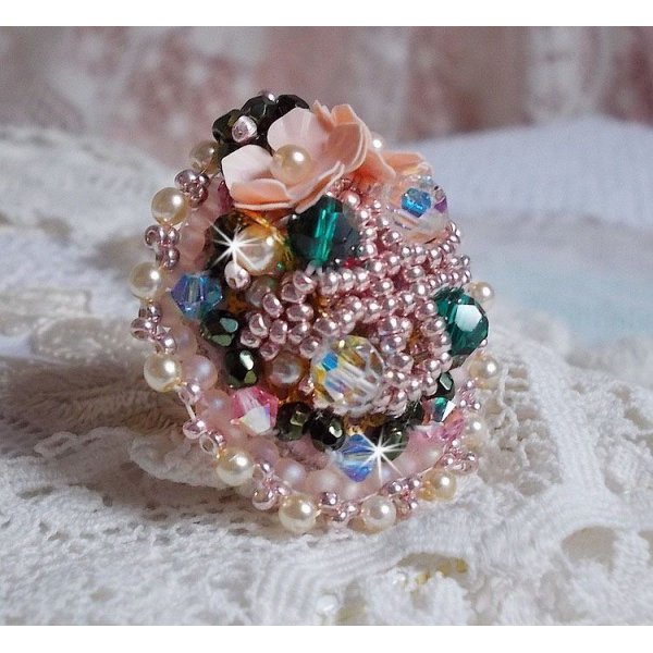 Anel boémio bordado com cristais Swarovski, facetas e missangas Miyuki