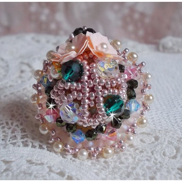 Anel boémio bordado com cristais Swarovski, facetas e missangas Miyuki
