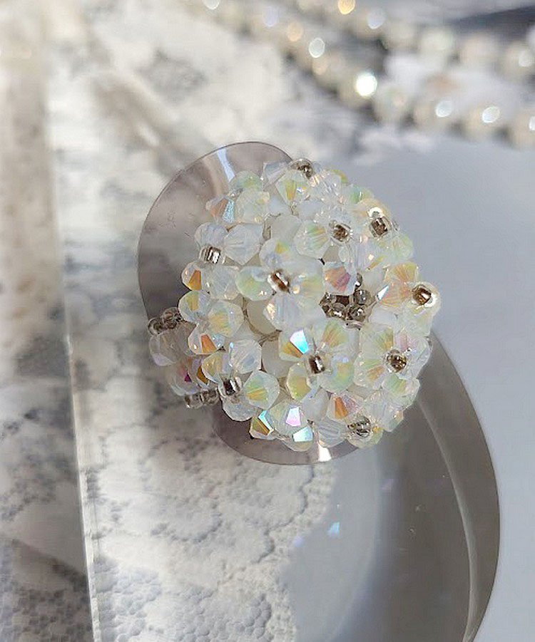 Anel de cristais com facetas de cristal Swarovski e fiadeiras