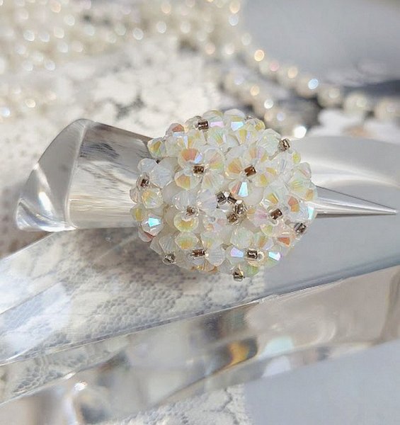 Anel de cristais com facetas de cristal Swarovski e fiadeiras