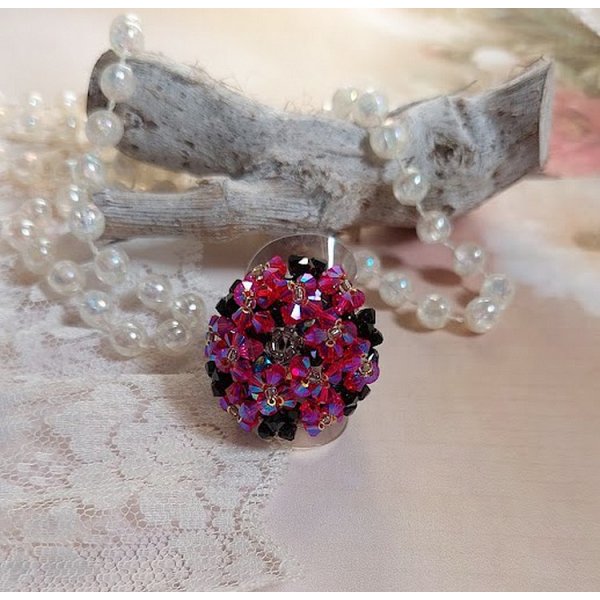 Anel de elegância com facetas de cristais Swarovski e fiadeiras