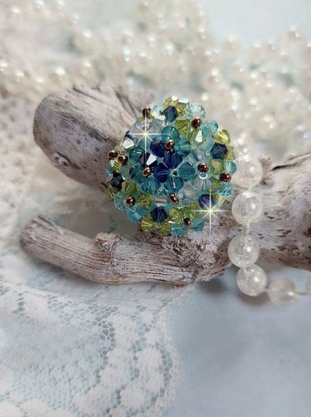 Anel de esperan&ccedil;a com facetas de cristais Swarovski e fiadeiras