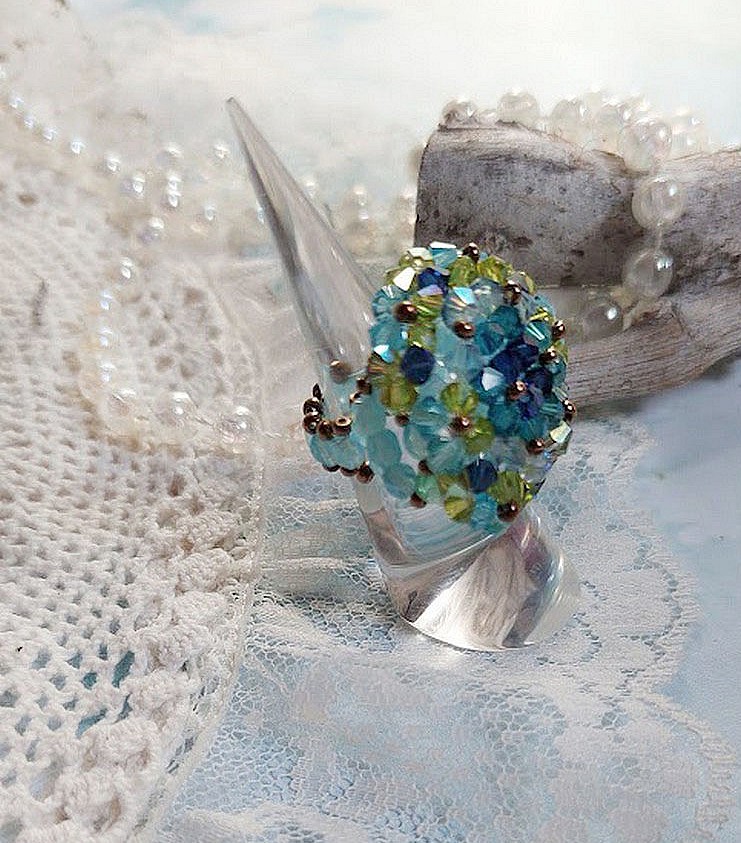Anel de esperança com facetas de cristais Swarovski e fiadeiras