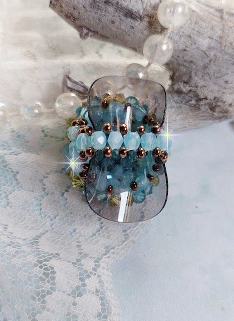 Anel de esperança com facetas de cristais Swarovski e fiadeiras