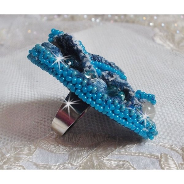 Anel Far West em denim bordado com contas semi-preciosas La Sodalite, Jade e outras contas