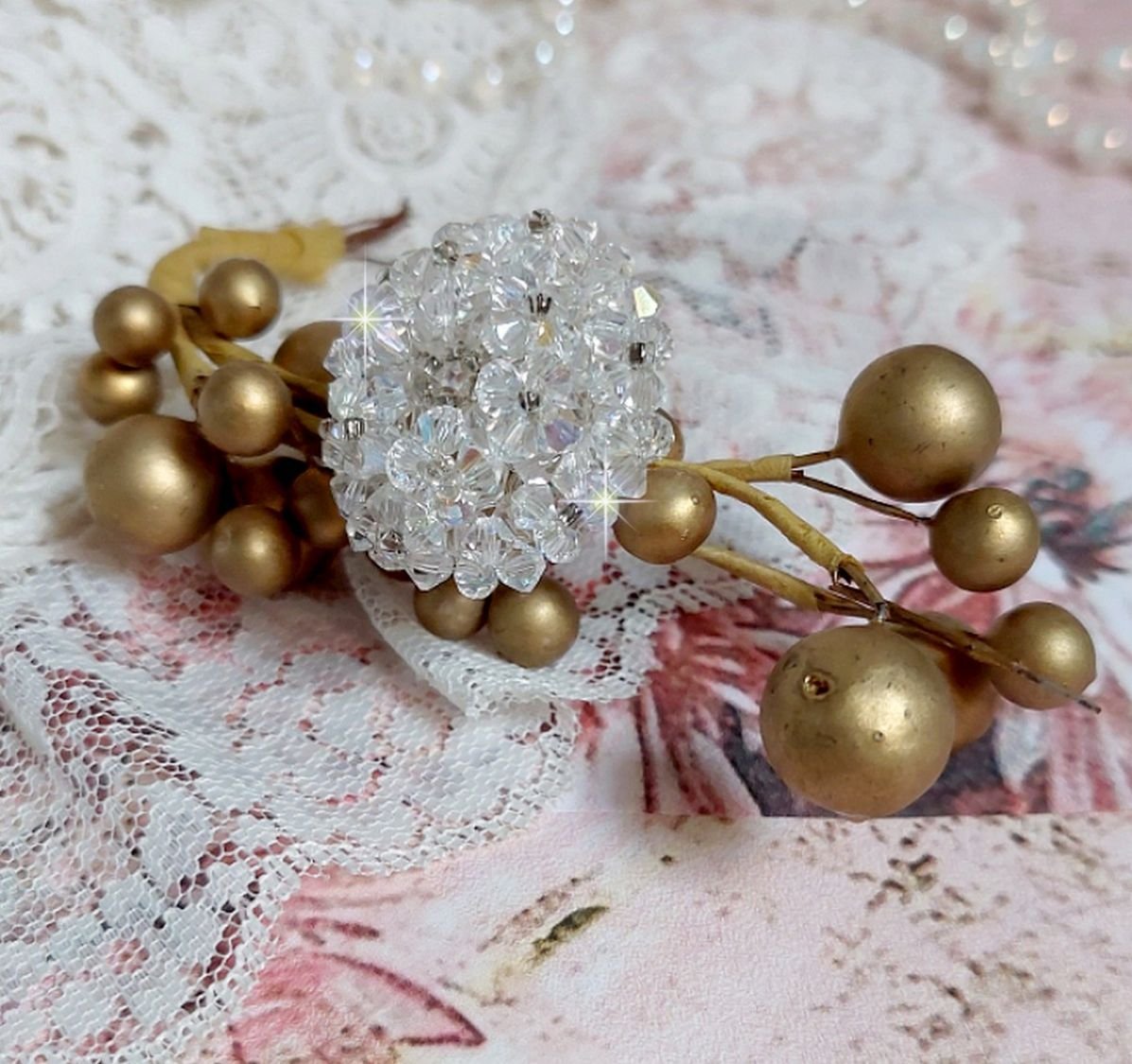 Anel de bando com facetas e pião em cristal Swarovski