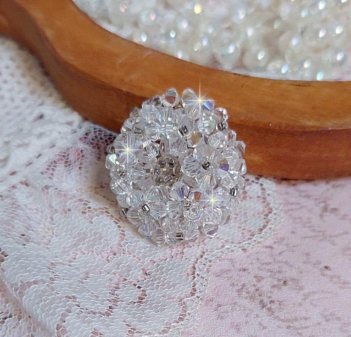 Anel de bando com facetas e pião em cristal Swarovski