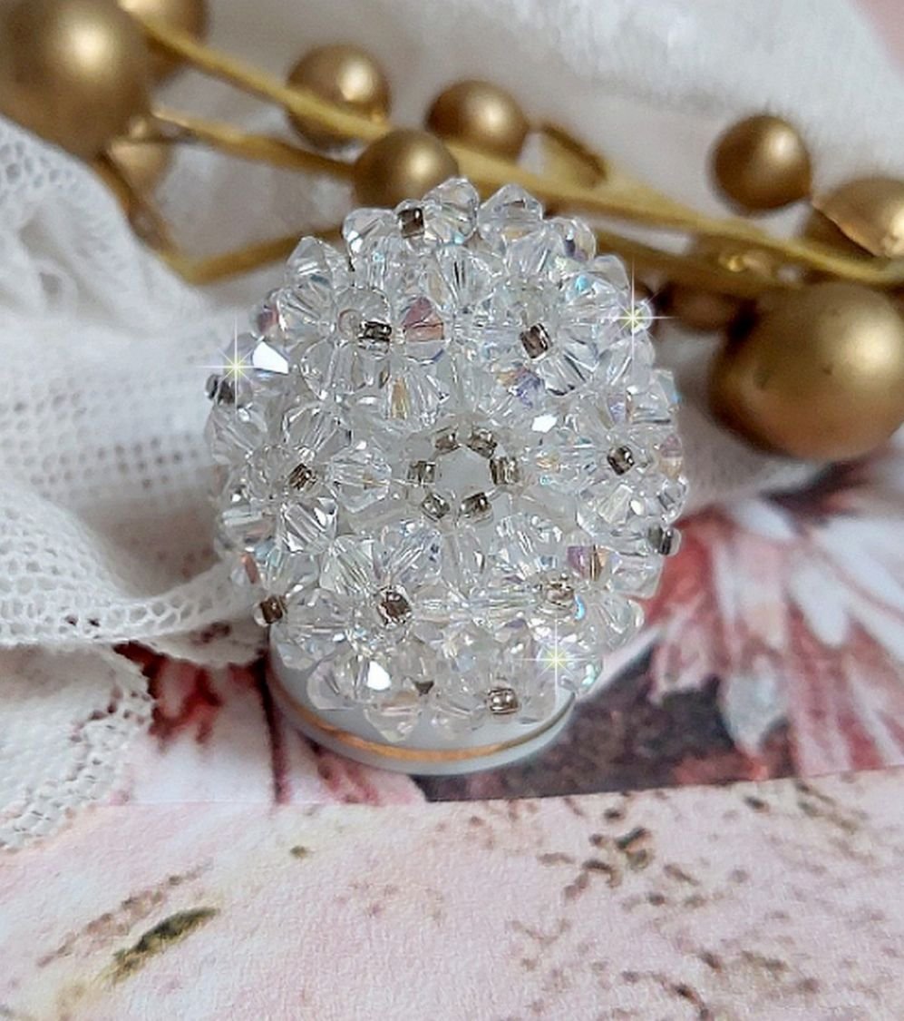 Anel de bando com facetas e pião em cristal Swarovski