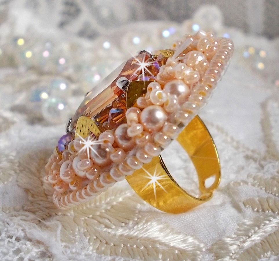 Anel de beleza Idylle bordado com cristais Swarovski, cabochon e pérolas