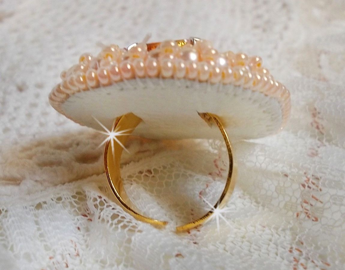 Anel de beleza Idylle bordado com cristais Swarovski, cabochon e pérolas