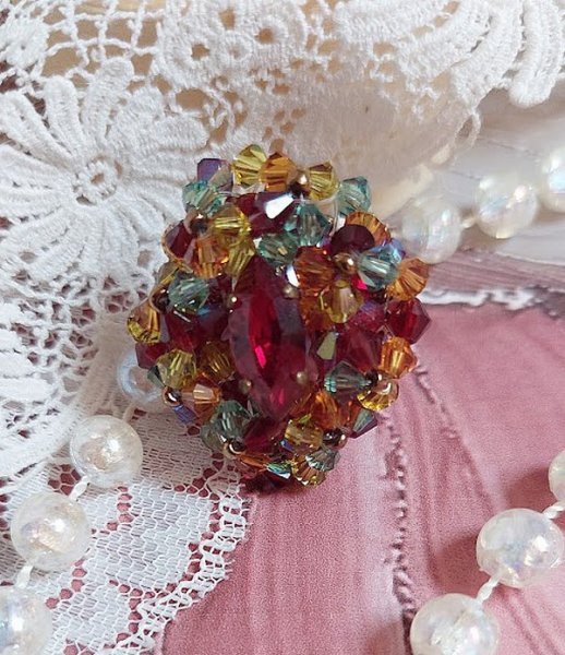 Anel de Iroise com facetas, capotas giratórias e um vaivém de cristal Swarovski