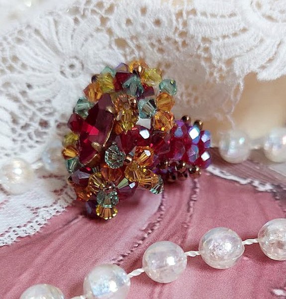 Anel de Iroise com facetas, capotas giratórias e um vaivém de cristal Swarovski