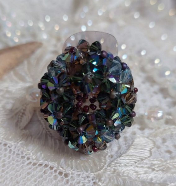 Anel Picasso Castanho Longo criado com cristal Swarovski facetado e cachado em Brown, Safira Indiana e Turmalina em qualidade AB com contas de sementes