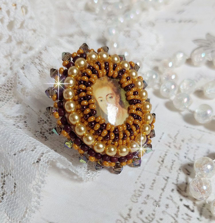 Anel Mme de Pompadour bordado com pérolas, cristal Swarovski, uma sedução muito bonita