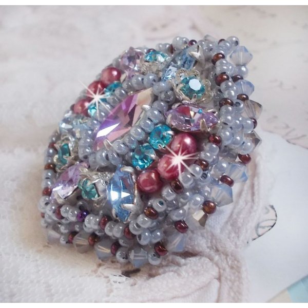 Mademoiselle Bluse anel bordado com cristais Swarovski e belas p&eacute;rolas de qualidade