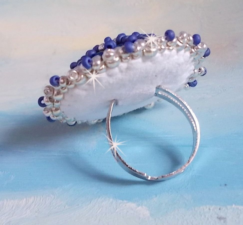 Anel azul marinho bordado com cristal Swarovski, pérolas redondas e pérolas de sementes Miyuki