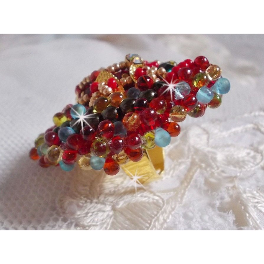 Anel Mia bordado com um cabochon de rubi barroco Vintage asiático e pérolas muito finas.