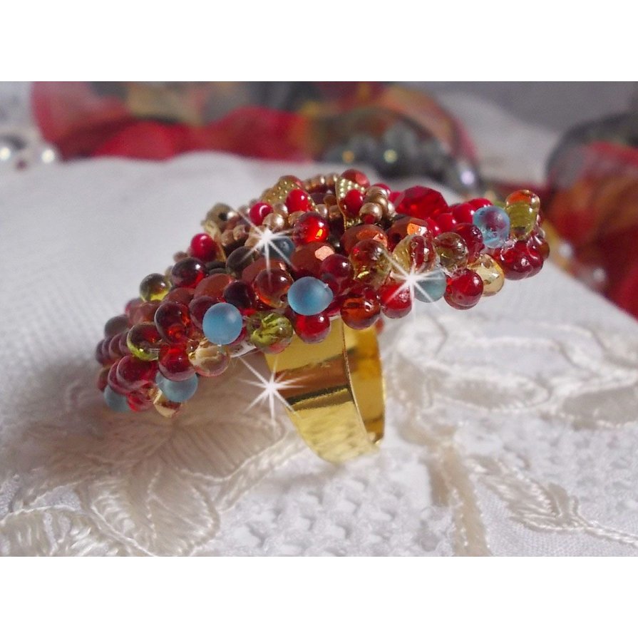 Anel Mia bordado com um cabochon de rubi barroco Vintage asiático e pérolas muito finas.