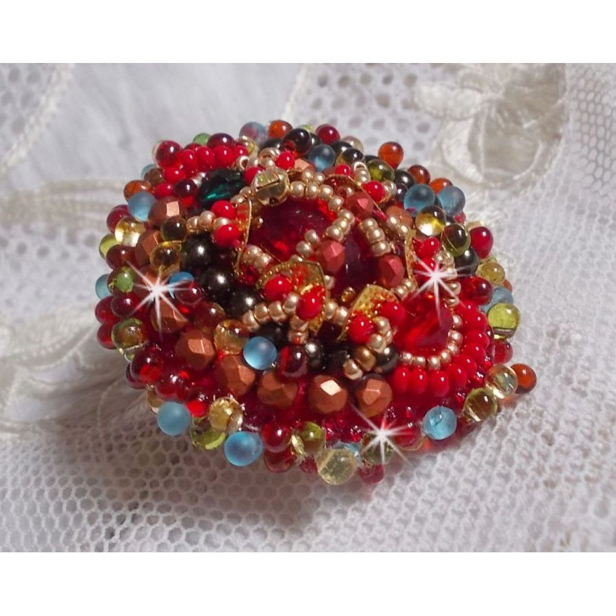 Anel Mia bordado com um cabochon de rubi barroco Vintage asiático e pérolas muito finas.