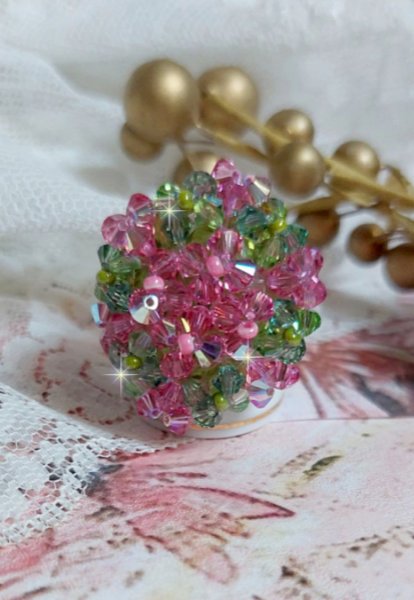 Anel Miss Lady com facetas e tops girat&oacute;rios em cristal Swarovski