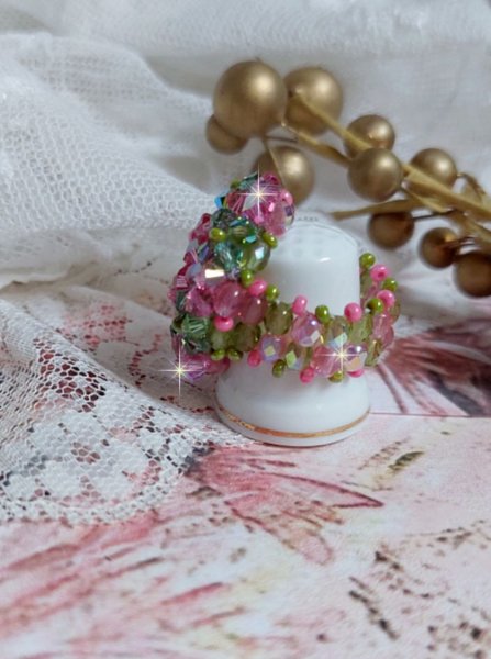 Anel Miss Lady com facetas e tops girat&oacute;rios em cristal Swarovski