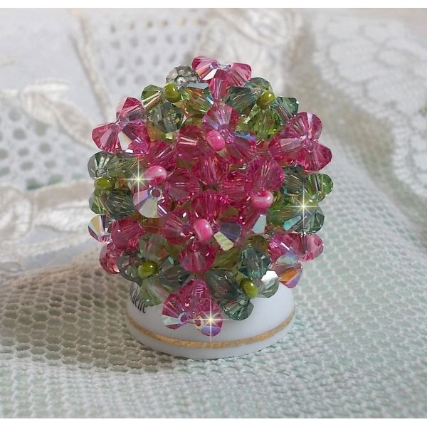 Anel Miss Lady com facetas e tops girat&oacute;rios em cristal Swarovski