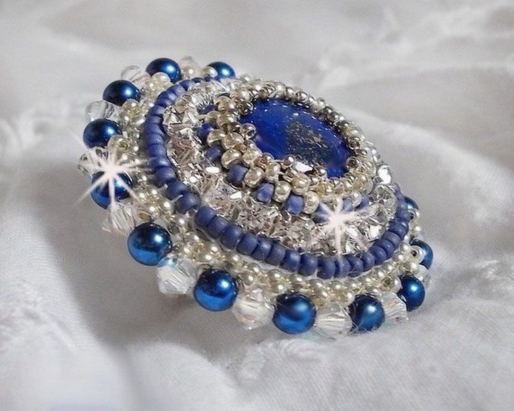 Anel do Nilo Azul bordado com lápis lazúli e cristais Swarovski