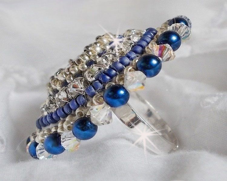 Anel do Nilo Azul bordado com lápis lazúli e cristais Swarovski