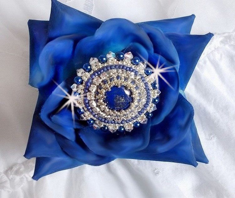Anel do Nilo Azul bordado com lápis lazúli e cristais Swarovski
