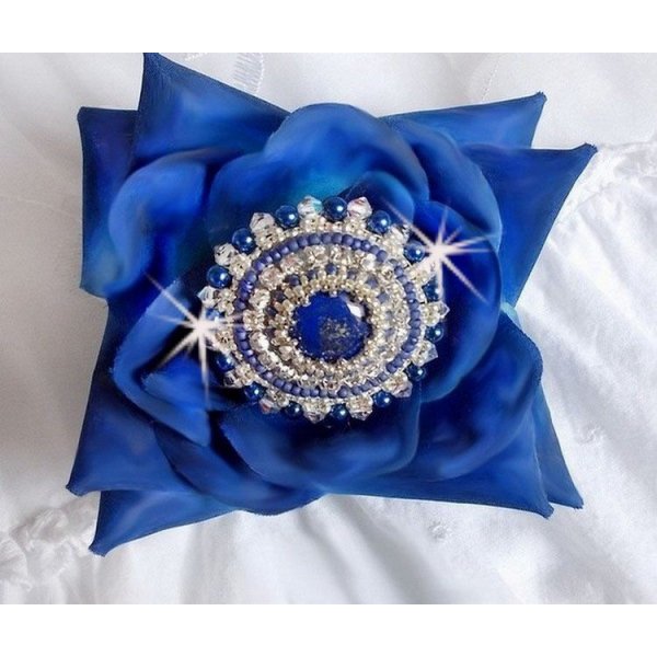 Anel do Nilo Azul bordado com lápis lazúli e cristais Swarovski