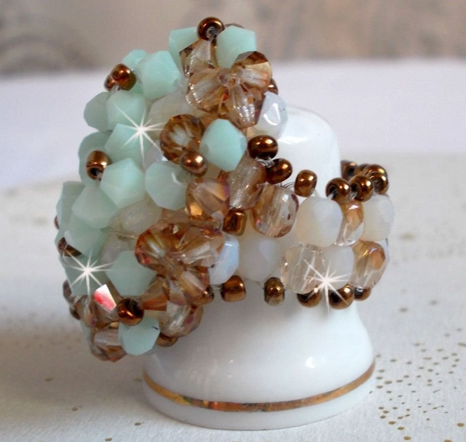 Anel de lírio de água com facetas de cristal Swarovski e fiadeiras