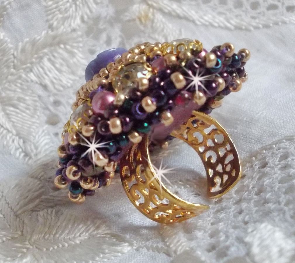 Anel La Passionnée de Venise bordado com uma flor de resina roxa e strass de Cristal