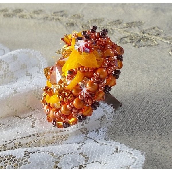 Les Rêves d'Acapulco anel bordado com cristais Swarovski, missangas de sementes Miyuki, vidro e pérolas em estilo Chic Boho Ethnic
