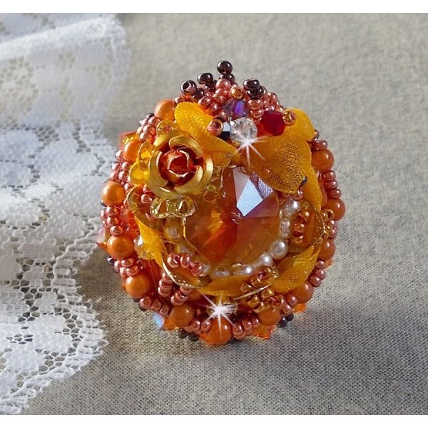 Les R&ecirc;ves d'Acapulco anel bordado com cristais Swarovski, missangas de sementes Miyuki, vidro e p&eacute;rolas em estilo Chic Boho Ethnic