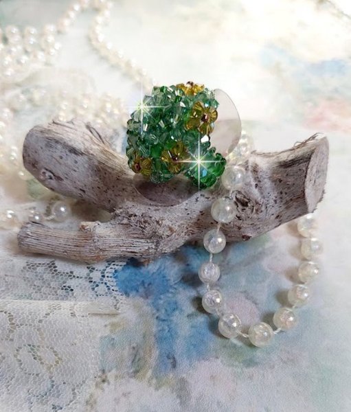 Anel Tender Verde com Facetas de Cristal Swarovski e Facetas Girat&oacute;rias