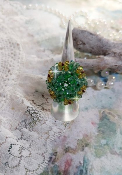 Anel Tender Verde com Facetas de Cristal Swarovski e Facetas Girat&oacute;rias