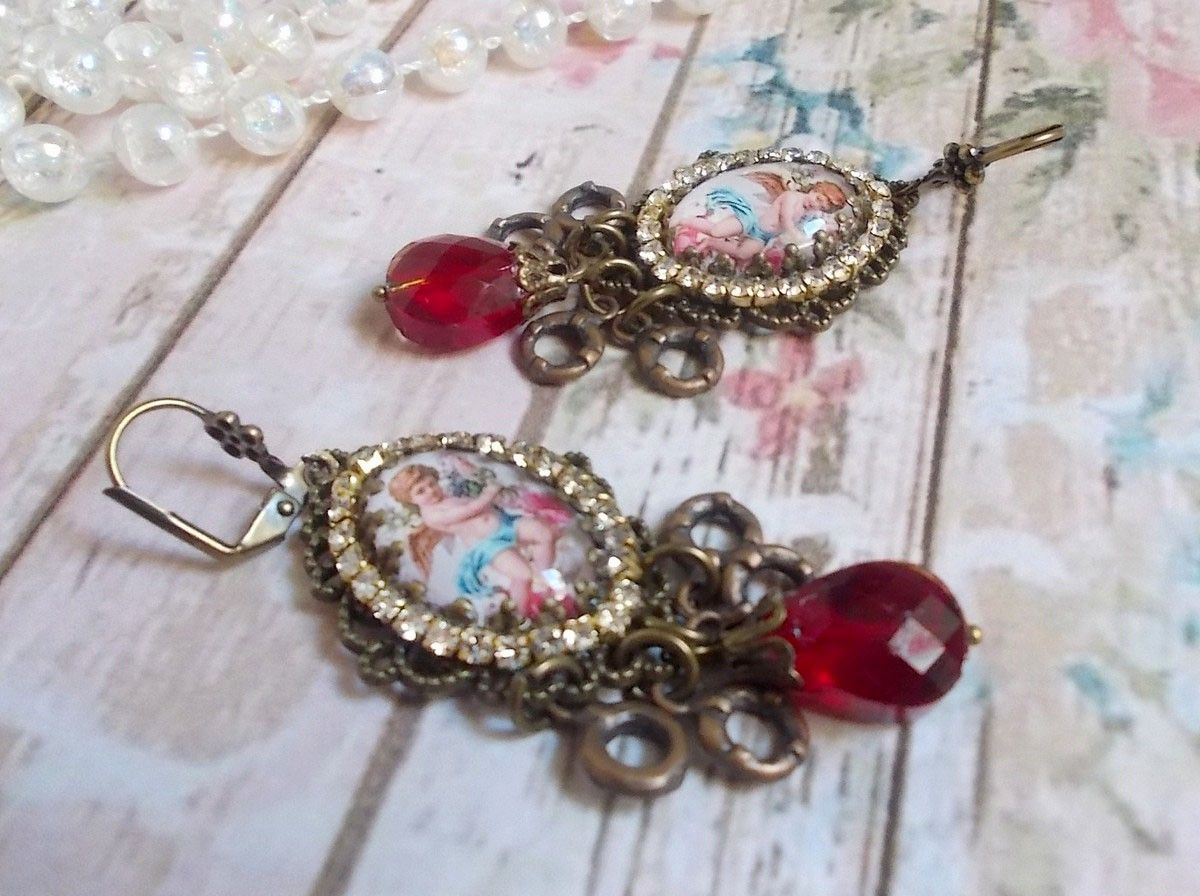 BO Petit Ange criado com lupa de cabochons Angel, cristais, encantos e pérolas de vidro