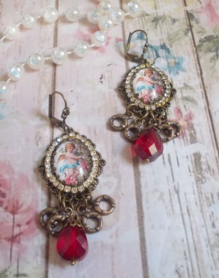 BO Petit Ange criado com lupa de cabochons Angel, cristais, encantos e pérolas de vidro