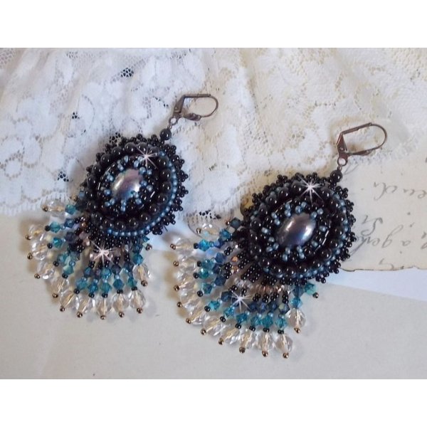 BO Angelot bordado com cabochons de resina, contas de cristal Swarovski e contas de semente de Toho