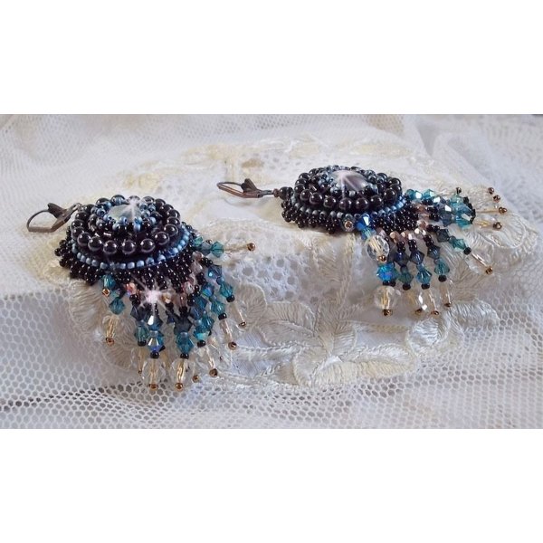 BO Angelot bordado com cabochons de resina, contas de cristal Swarovski e contas de semente de Toho