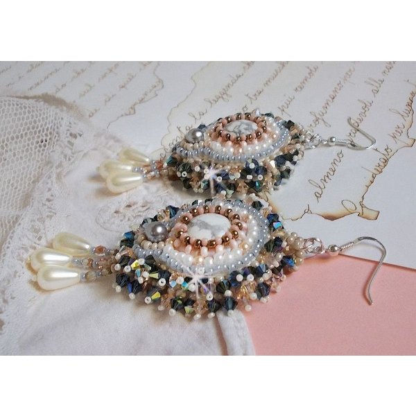 BO Angelique Marquise des Anges Haute-Couture bordada com pedras preciosas (cabochons Howlite brancos), cristais Swarovski e rocailles