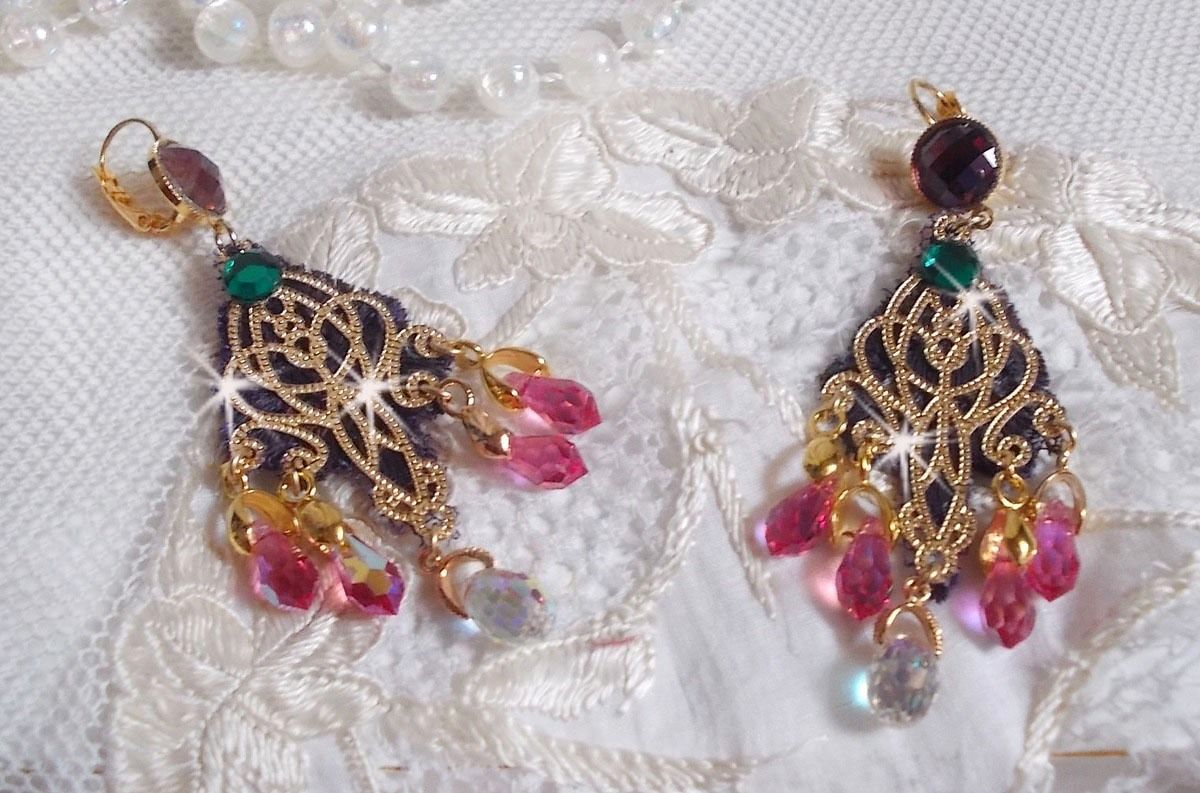 BO Asiane criada com gotas de cristal Swarovski, rendas Violeta dos anos 50 e contas de vidro