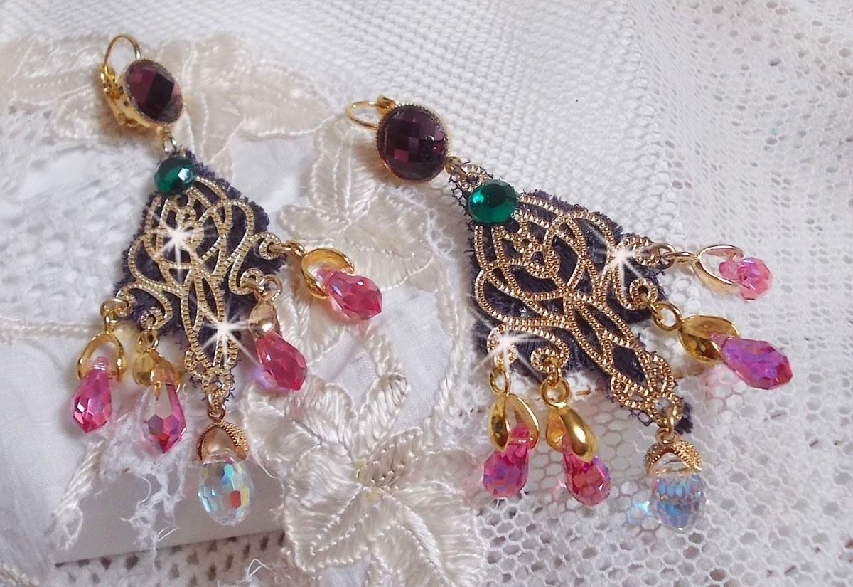 BO Asiane criada com gotas de cristal Swarovski, rendas Violeta dos anos 50 e contas de vidro
