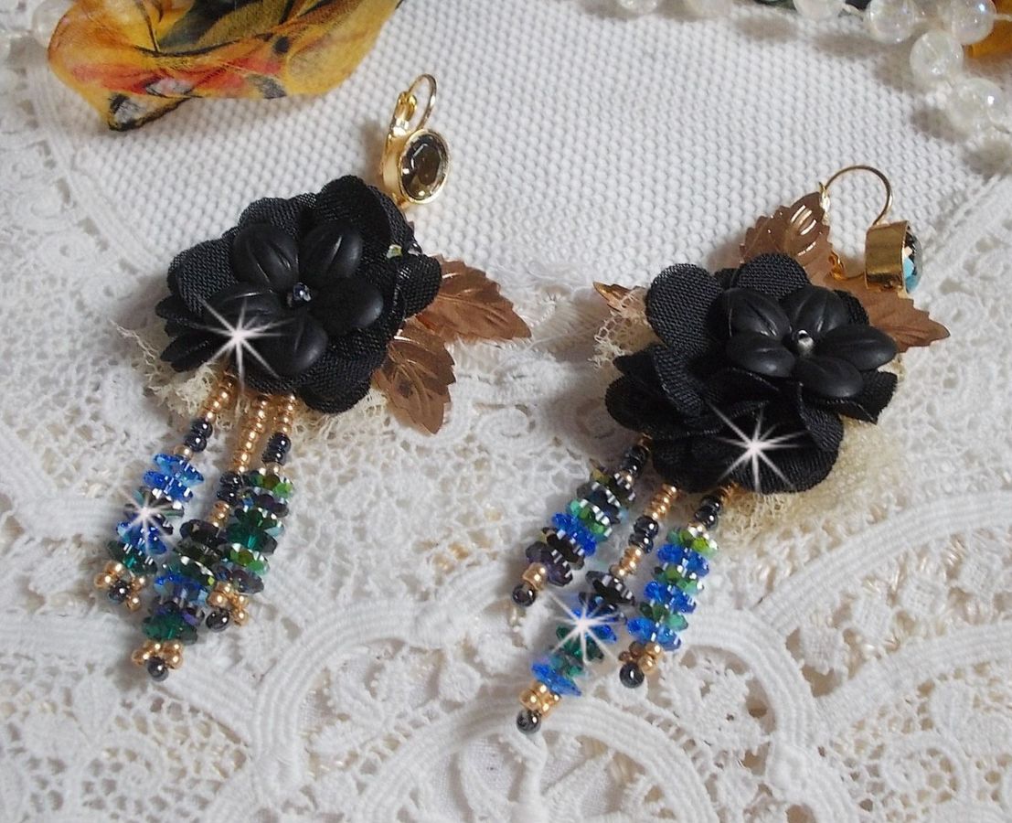 BO Borlas Preto e Ouro Dreamcatcher bordadas com renda fina e cristais Swarovski