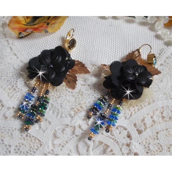 BO Borlas Preto e Ouro Dreamcatcher bordadas com renda fina e cristais Swarovski