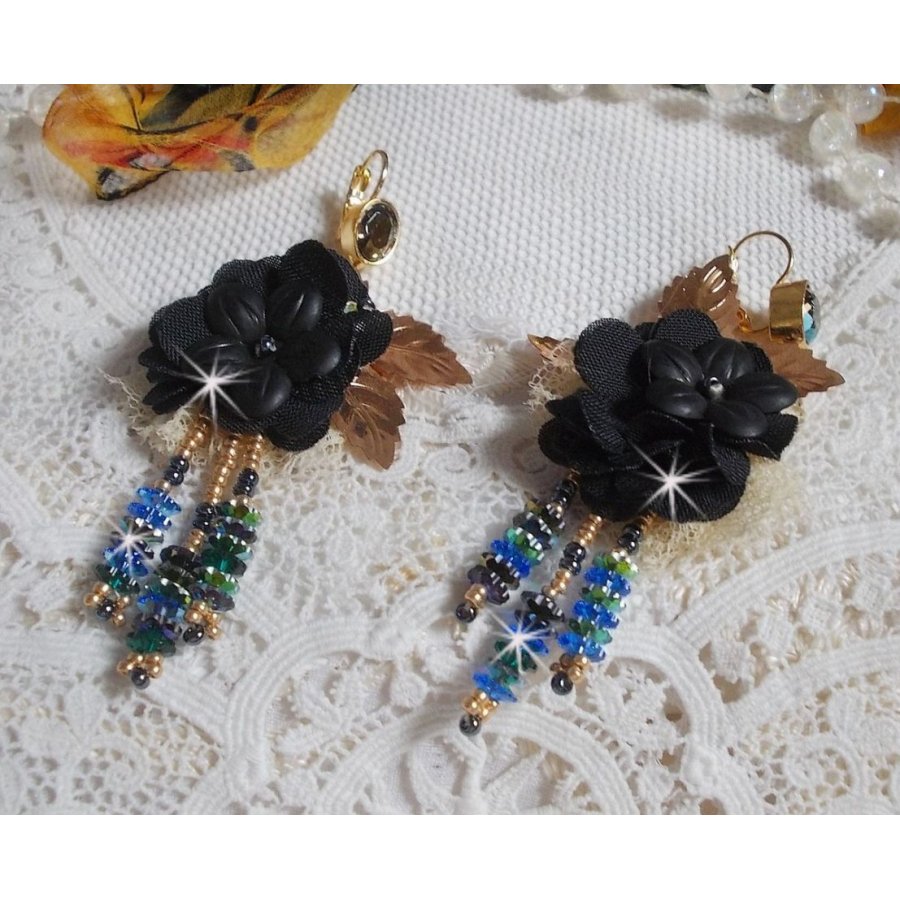 BO Borlas Preto e Ouro Dreamcatcher bordadas com renda fina e cristais Swarovski