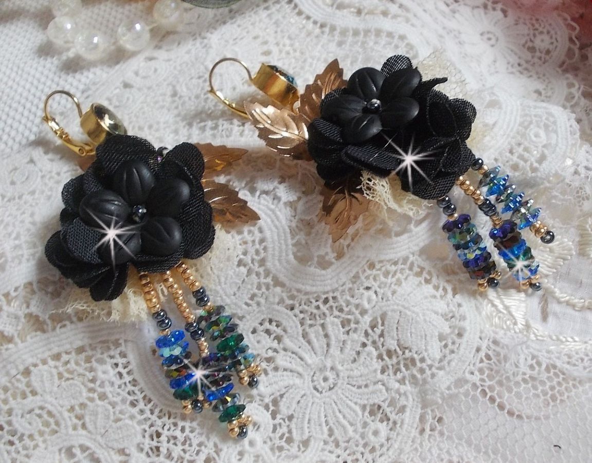 BO Borlas Preto e Ouro Dreamcatcher bordadas com renda fina e cristais Swarovski