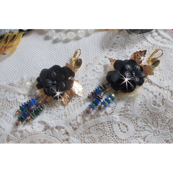 BO Borlas Preto e Ouro Dreamcatcher bordadas com renda fina e cristais Swarovski